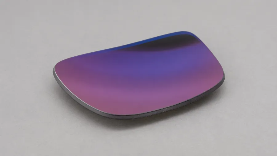 Glas mit Entspiegelung: nur ein sanfter blau-violetter Reflex bleibt