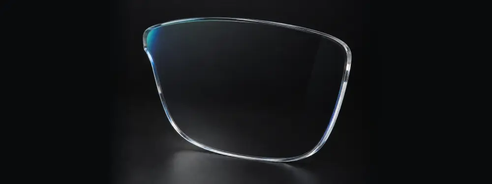 Dasselbe Glas mit verringertem Reflex und dem leichten Restschimmer der Entspiegelung